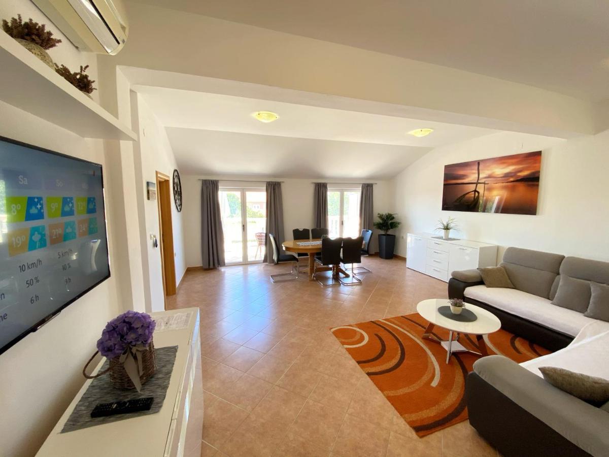 Apartments Saric Biograd Na Moru Exteriör bild