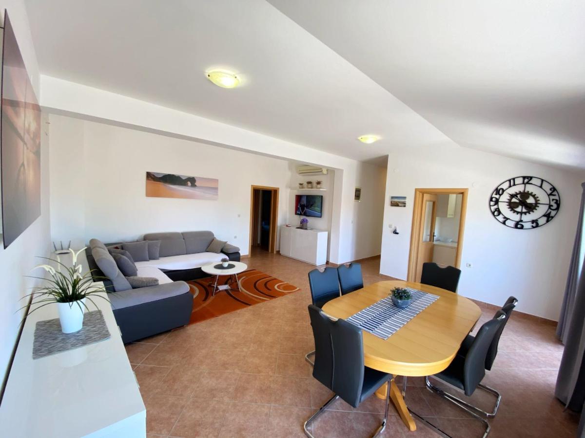 Apartments Saric Biograd Na Moru Exteriör bild
