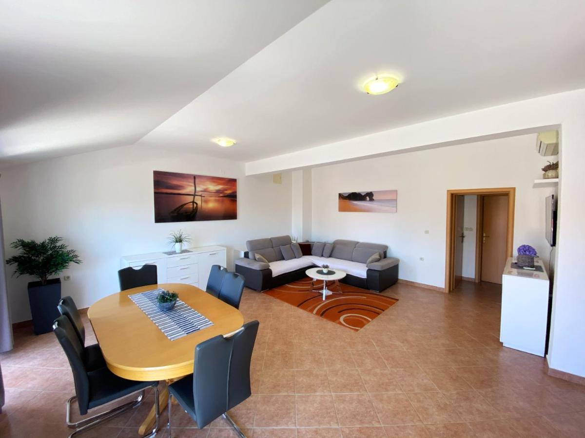 Apartments Saric Biograd Na Moru Exteriör bild