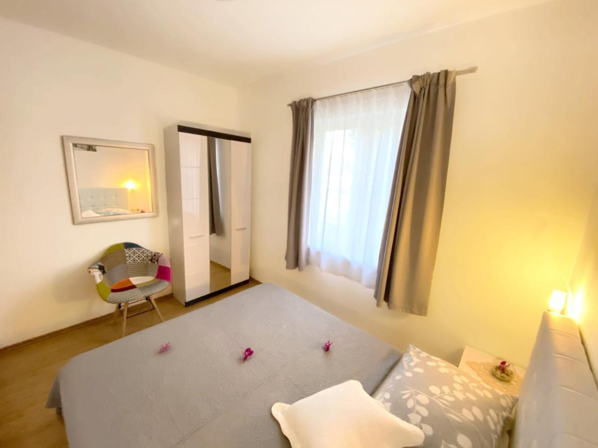 Apartments Saric Biograd Na Moru Exteriör bild