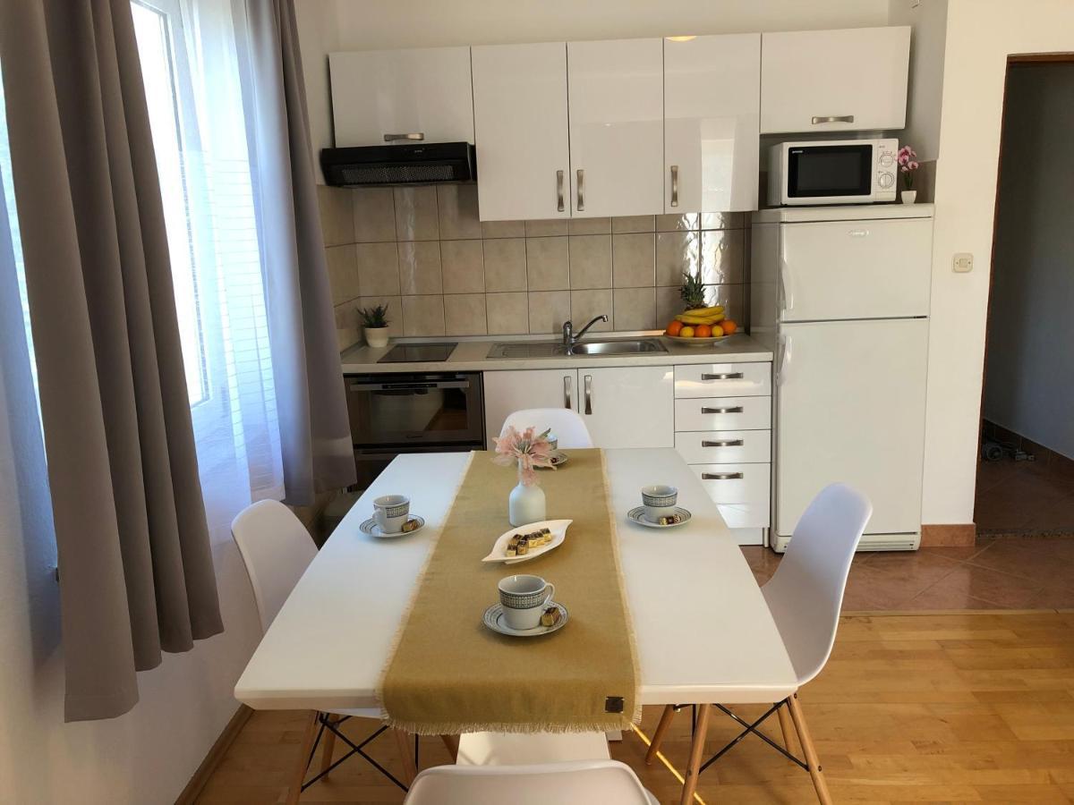 Apartments Saric Biograd Na Moru Exteriör bild