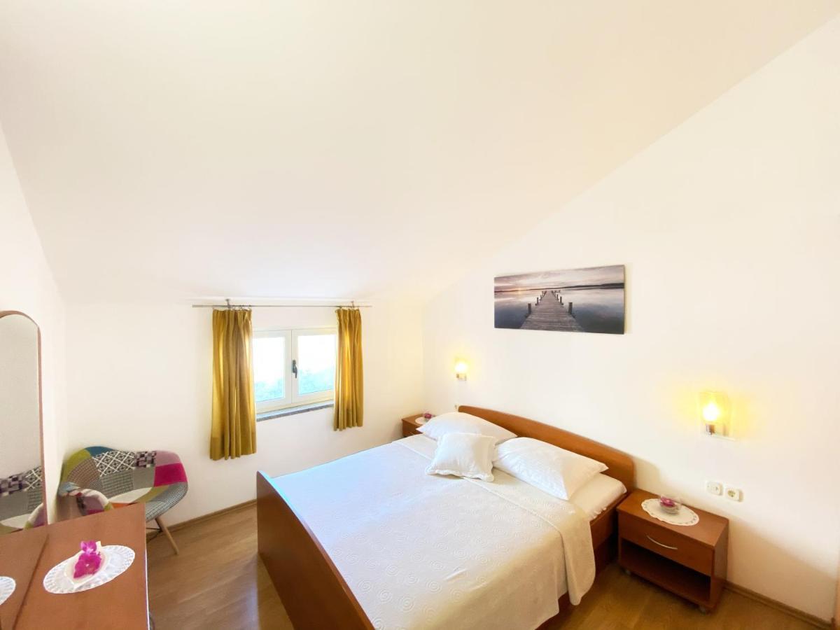 Apartments Saric Biograd Na Moru Exteriör bild