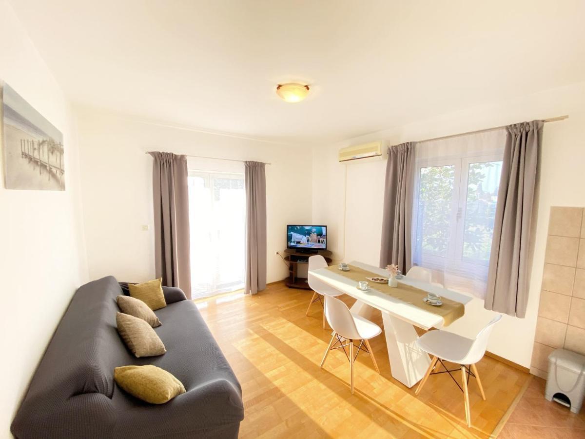Apartments Saric Biograd Na Moru Exteriör bild
