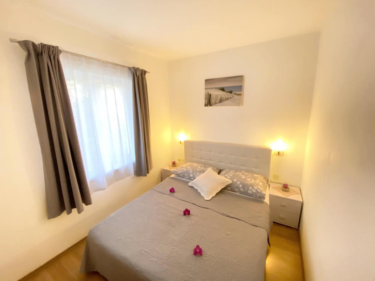 Apartments Saric Biograd Na Moru Exteriör bild